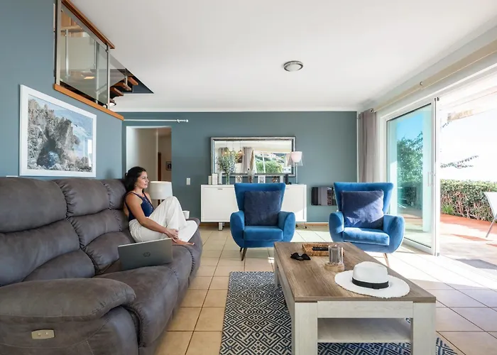 Magnolia Sunsets Calheta (Madeira)