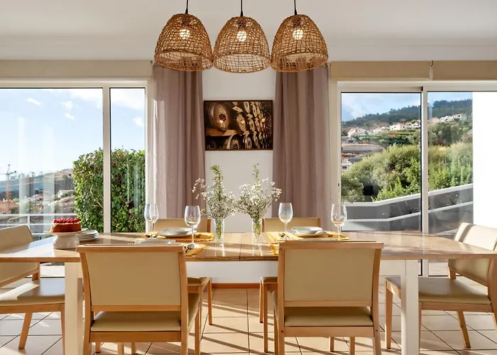 Magnolia Sunsets Villa Calheta (Madeira)